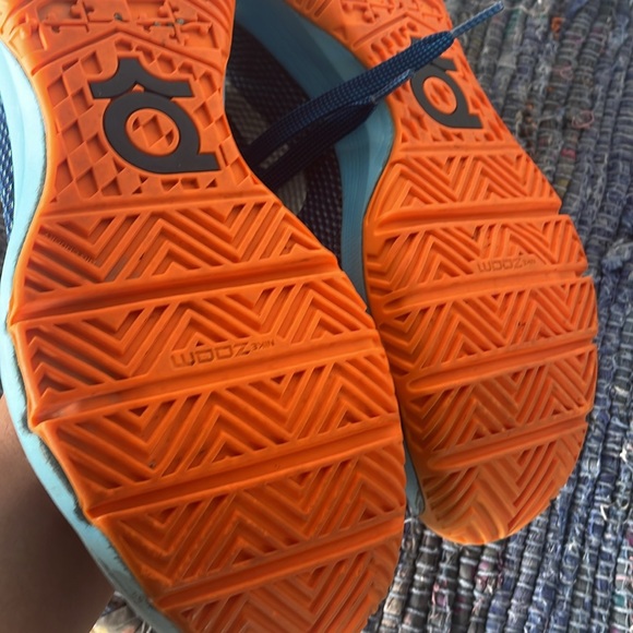 KD Basketball Shoes - Picture 6 of 7